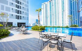 Citizen Apartment In Rivergate Building